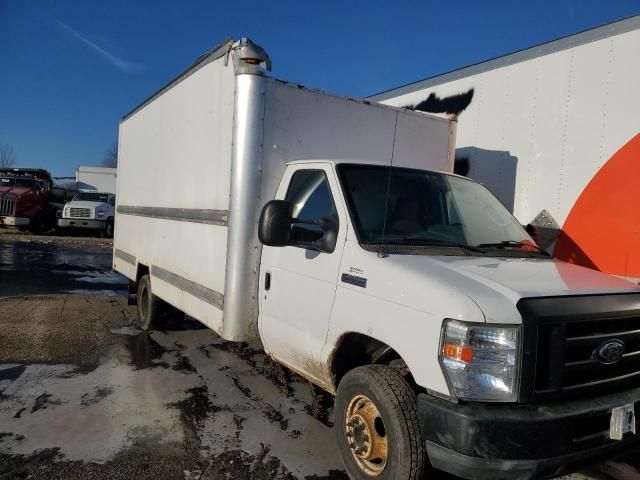 2012 Ford Econoline E350 Super Duty Cutaway Van