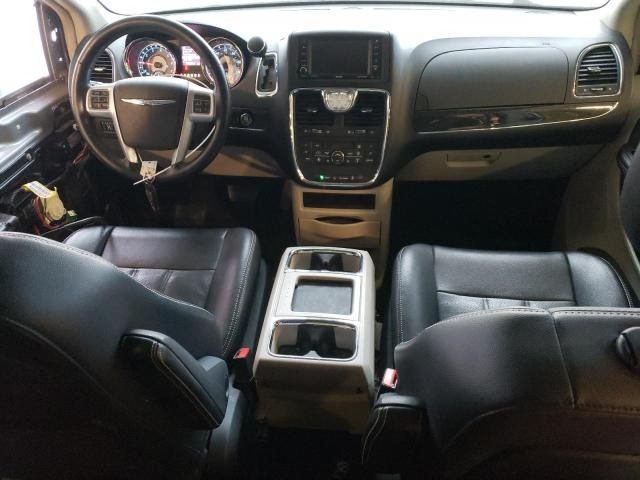 2013 Chrysler Town & Country Touring L