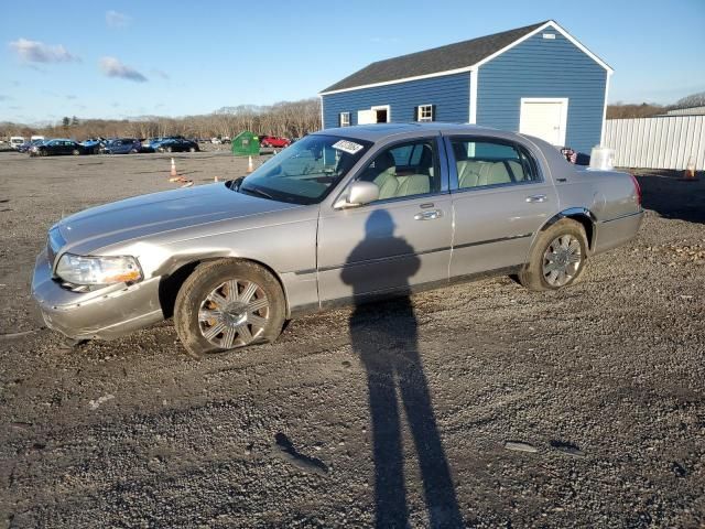 2005 Lincoln Town Car Signature Limited