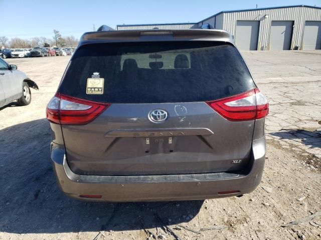 2017 Toyota Sienna XLE