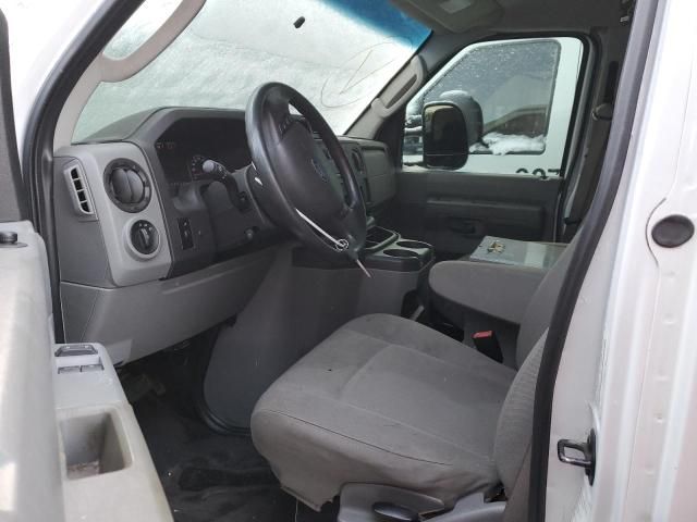 2011 Ford Econoline E350 Super Duty Cutaway Van