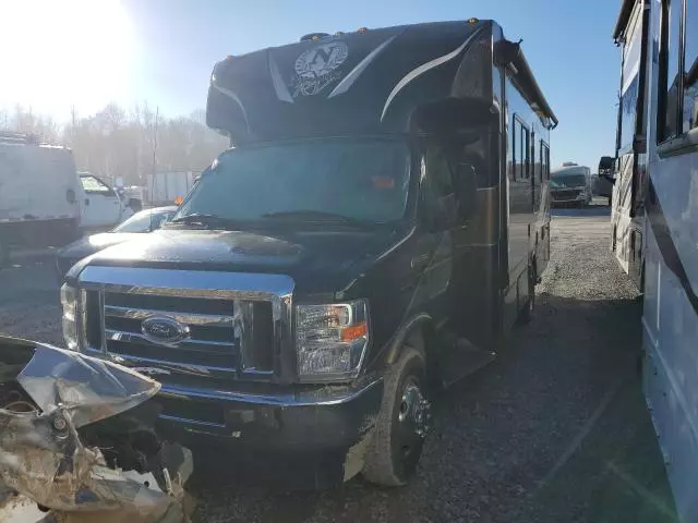 2021 Ford Econoline E350 Super Duty Cutaway Van