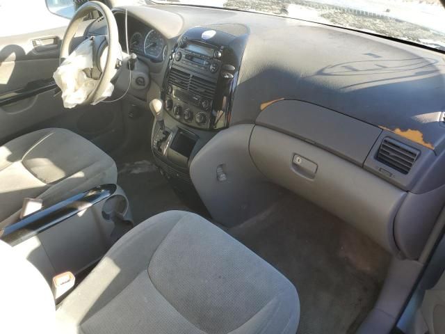 2005 Toyota Sienna CE