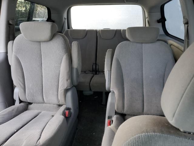 2010 KIA Sedona LX