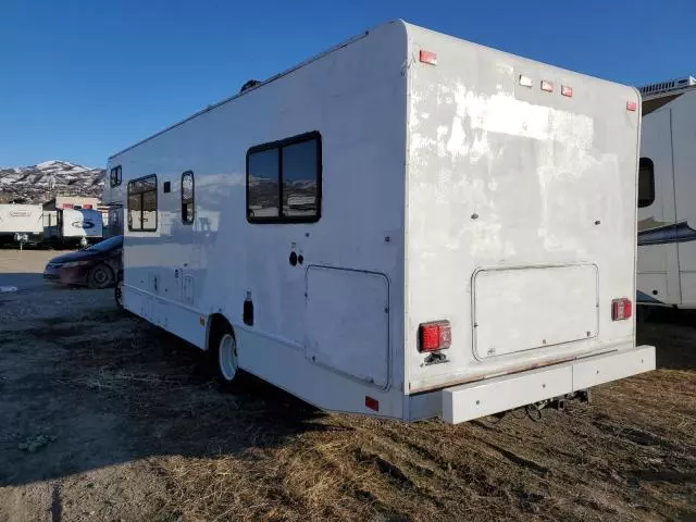 2021 Ford Econoline E450 Super Duty Cutaway Van