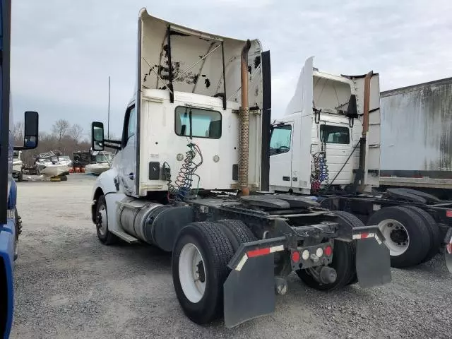 2013 Kenworth Construction T680