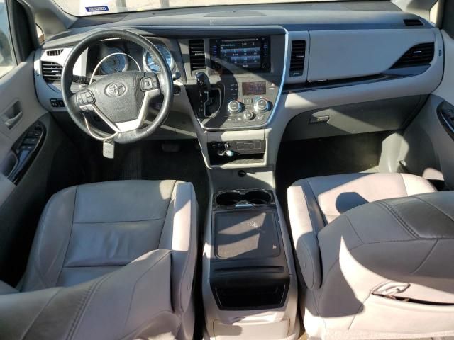 2016 Toyota Sienna XLE