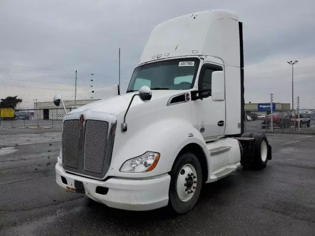 2014 Kenworth Construction T680