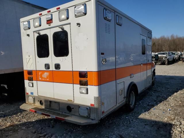 2017 Ford Econoline E450 Super Duty Cutaway Van