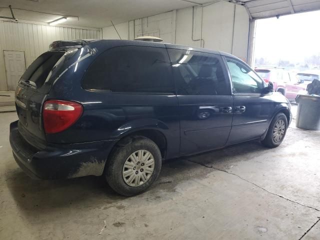 2005 Chrysler Town & Country LX