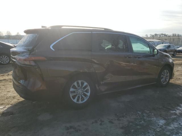 2022 Toyota Sienna LE