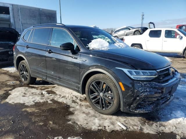 2022 Volkswagen Tiguan SE R-LINE Black