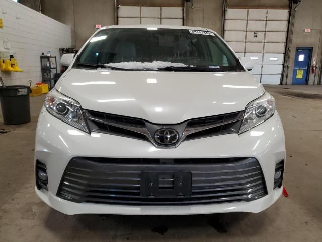 2018 Toyota Sienna XLE