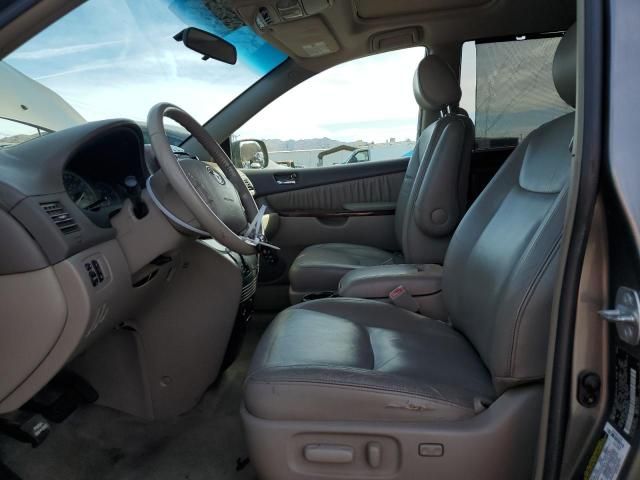 2005 Toyota Sienna XLE