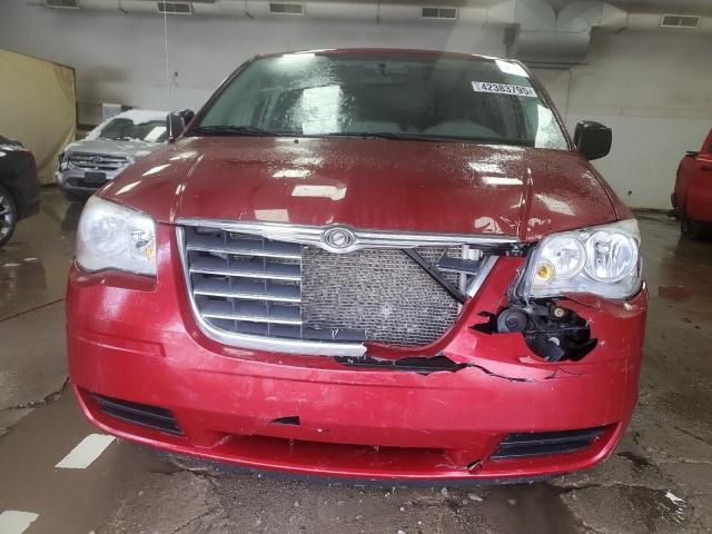 2010 Chrysler Town & Country LX