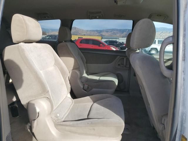 2005 Toyota Sienna CE