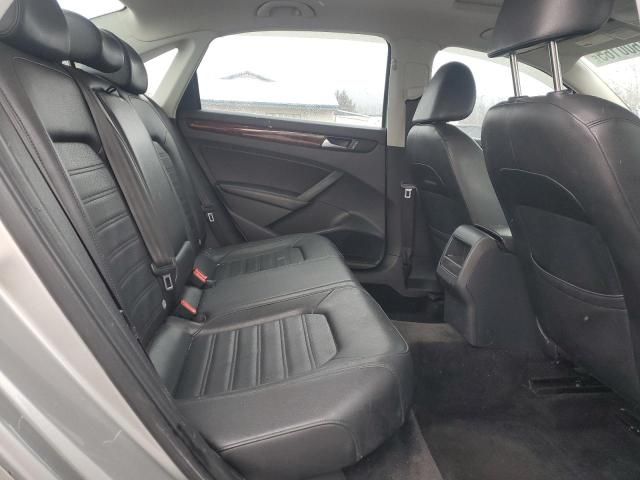 2012 Volkswagen Passat SEL