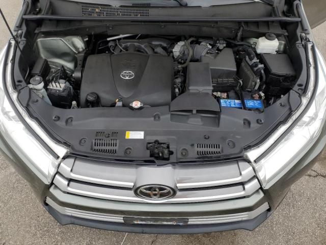 2019 Toyota Highlander SE