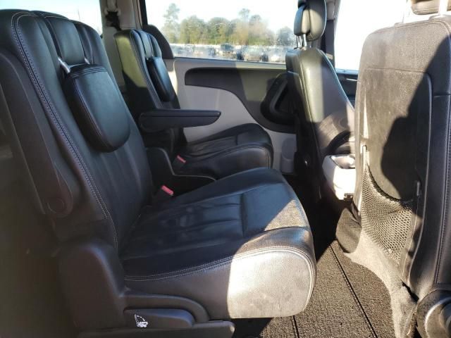 2013 Chrysler Town & Country Touring