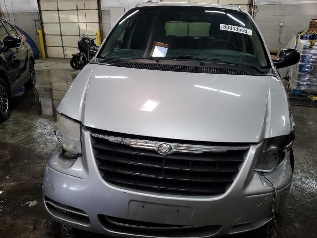 2007 Chrysler Town & Country LX