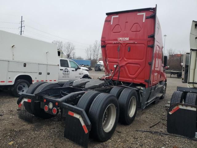 2020 Freightliner Cascadia 126