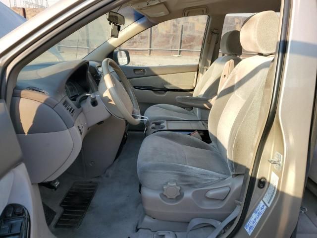 2004 Toyota Sienna CE