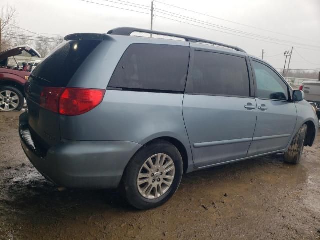 2010 Toyota Sienna XLE