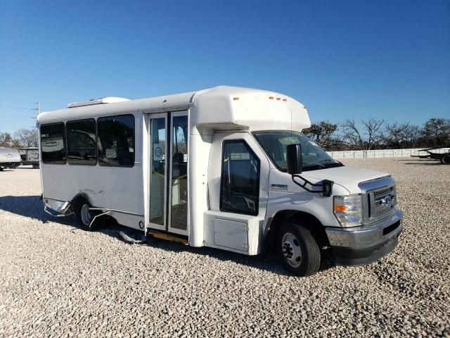 2021 Ford Econoline E450 Super Duty Cutaway Van