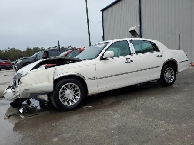 2002 Lincoln Town Car Signature