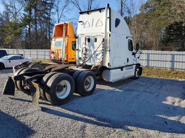 2011 Freightliner Cascadia 125