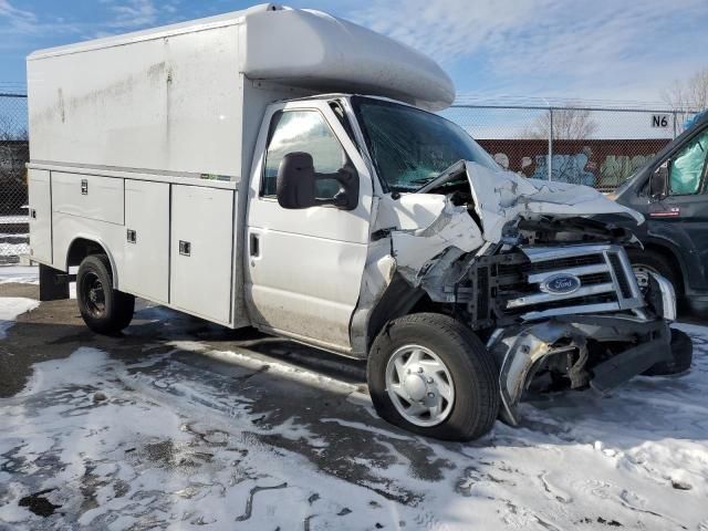 2022 Ford Econoline E350 Super Duty Cutaway Van