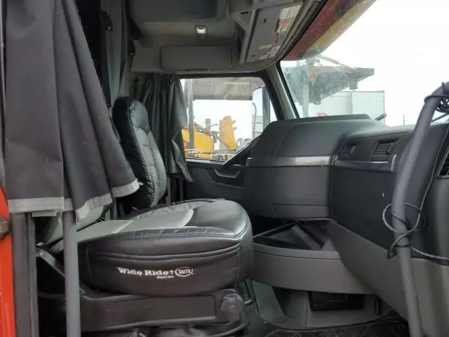 2020 Volvo VN VNL