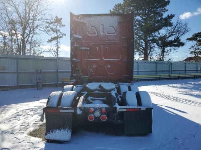 2019 Freightliner Cascadia 126