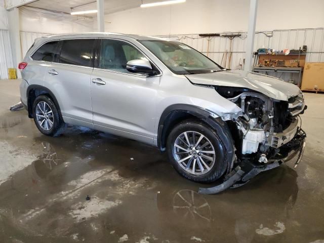 2017 Toyota Highlander SE