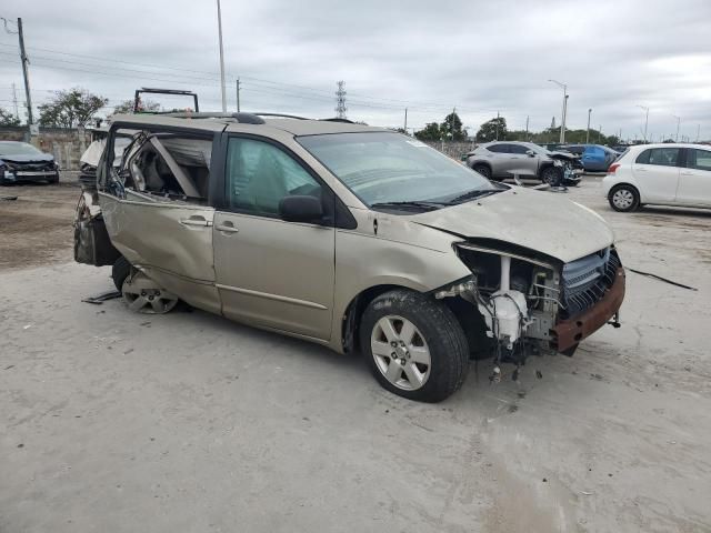 2004 Toyota Sienna CE