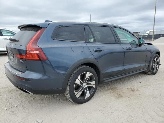 2020 Volvo V60 Cross Country T5 Momentum