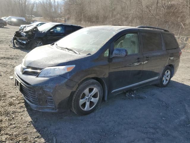 2019 Toyota Sienna LE