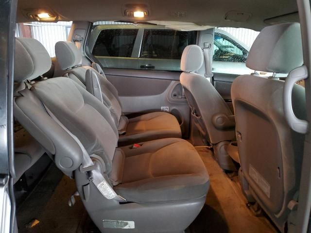 2004 Toyota Sienna LE