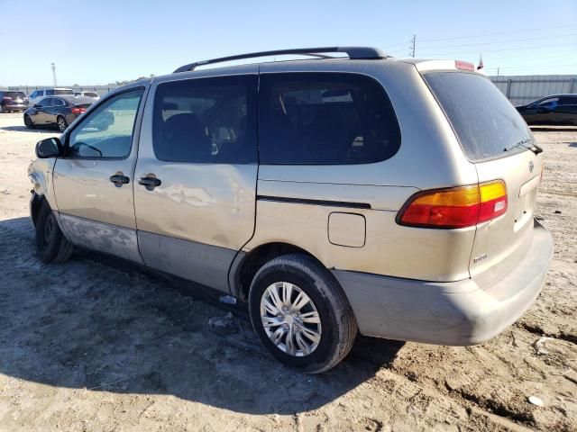 2000 Toyota Sienna LE