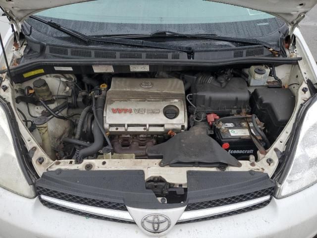 2004 Toyota Sienna XLE