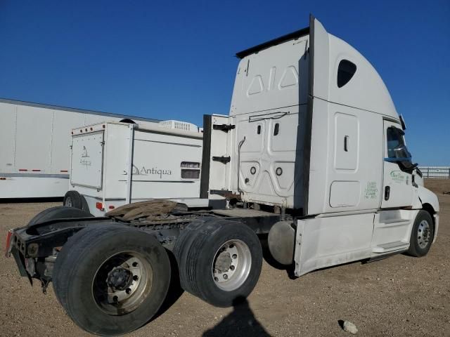 2019 Freightliner Cascadia 126