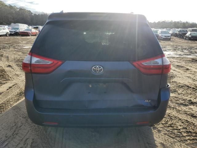 2017 Toyota Sienna XLE