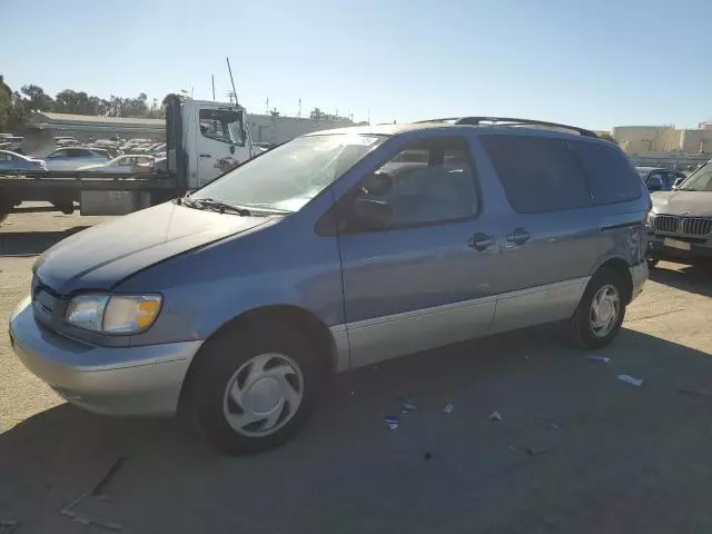 2000 Toyota Sienna LE