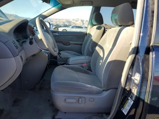 2005 Toyota Sienna XLE