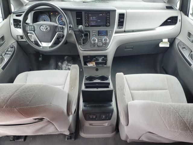 2019 Toyota Sienna LE