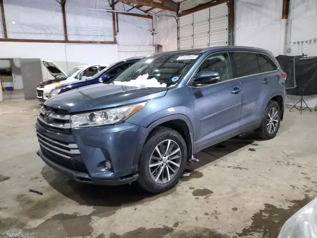 2017 Toyota Highlander SE