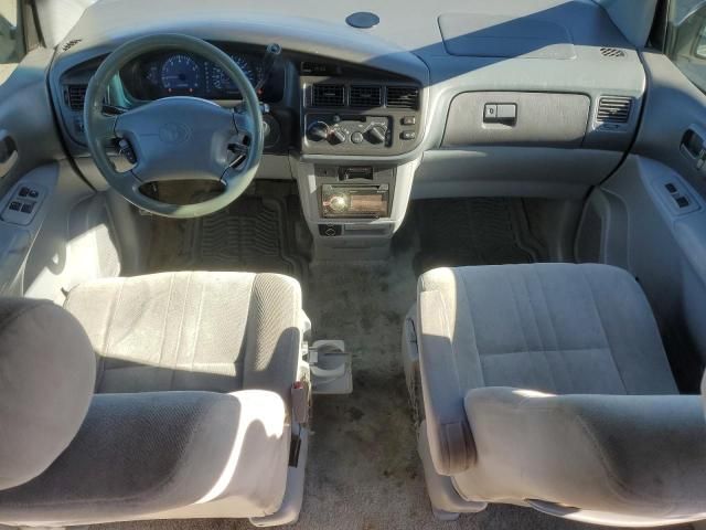 1999 Toyota Sienna CE