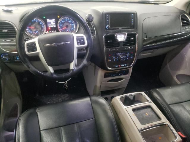 2014 Chrysler Town & Country Touring L