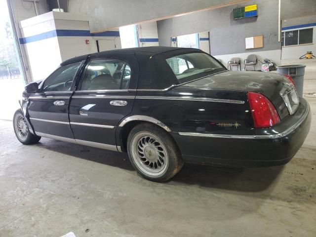 1999 Lincoln Town Car Signature