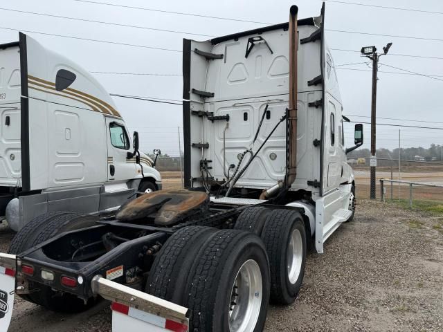 2019 Freightliner Cascadia 126